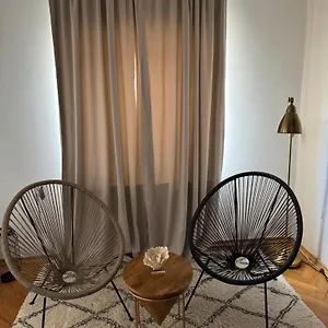 Leone Apartments With Free Parking Апартаменты